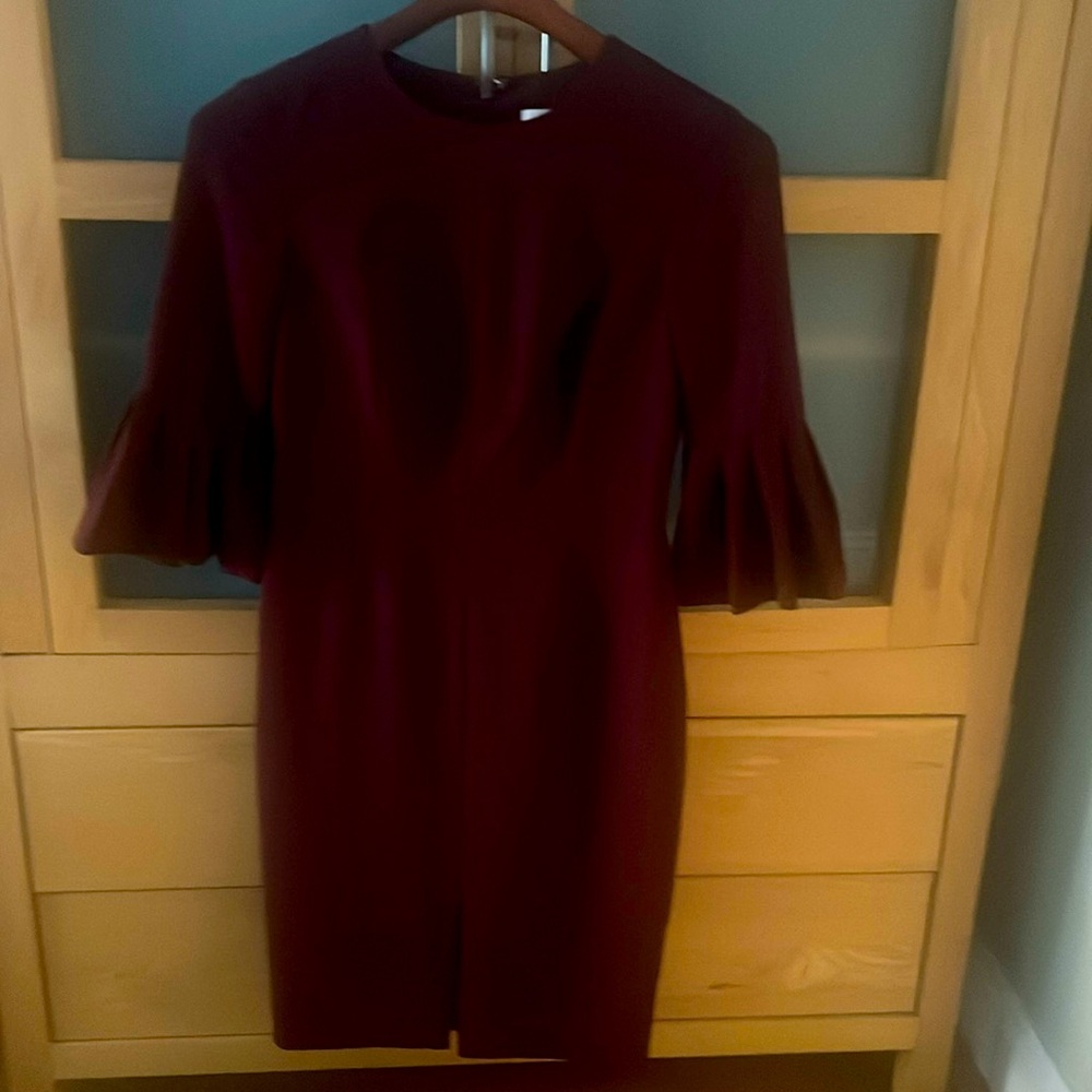 Elegant burgundy midi ruffle sleeve.